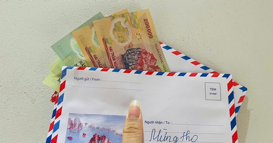 Vì 5 chiếc phong bì mừng thọ của thông gia, chị dâu, em chồng khẩu chiến đầu năm