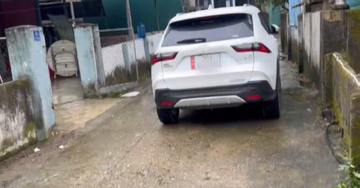 Vụ đỗ ô tô chắn ngõ trong ngày Tết ở Hà Tĩnh: Cục CSGT lên tiếng