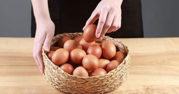 Mẹ chồng cho giỏ trứng ngày Tết: Con dâu bật khóc khi phát hiện sự thật bên trong