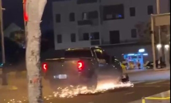 Tạm giữ tài xế xe bán tải kéo lê xe máy làm một người tử vong ở Lâm Đồng