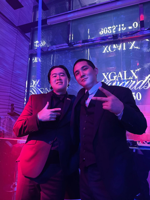 Đột kích bắt khẩn cấp nam ca sĩ trong khách sạn