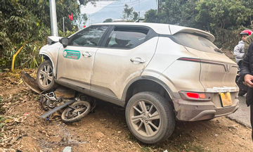 Ô tô lao sang làn ngược chiều tông trực diện xe máy, một người thiệt mạng