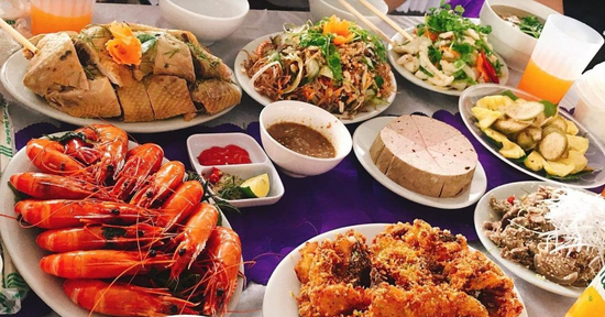 Tiệc mừng thọ bố 80 tuổi vắng khách, 20 mâm cỗ ế chỏng chơ, hàng xóm xì xào