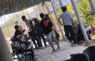 Bé gái 11 tuổi bị thương nặng do 2 nhóm khách ẩu đả nhau tại quán