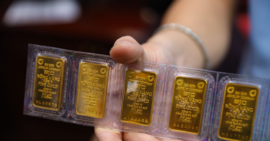 Nghịch lý mua 10 lượng vàng lúc giá 120 triệu đồng vẫn lỗ