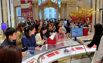 Sợ hết vàng ngày vía thần Tài, cửa hàng giới hạn lượng mua