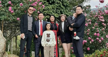 Con dâu về ngoại ăn Tết, bố mẹ chồng lái xe 9 tiếng vượt 400km về thăm