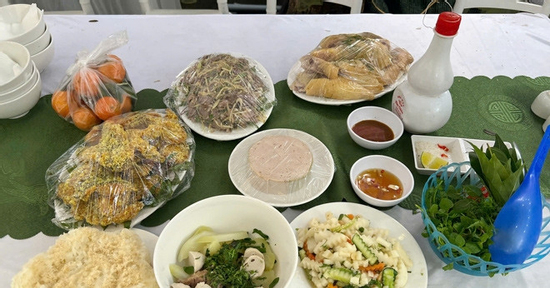 Con trai chi tiền làm 30 mâm cỗ mừng thọ, lý do khiến bố 70 tuổi đau thắt lòng