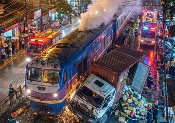 Tai nạn đường sắt ở Hà Nội: Tài xế xe tải cố tình vượt đèn báo