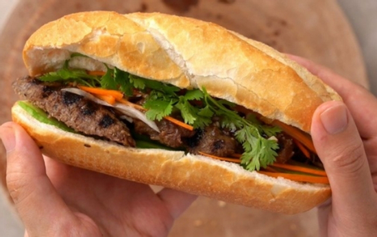 19 người nhập viện sau khi ăn bánh mì ở Đồng Tháp, Bộ Y tế vào cuộc