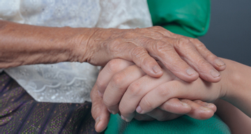 Em út gửi 30 triệu làm mừng thọ mẹ, về nhà lại phát hiện sự thật ngỡ ngàng