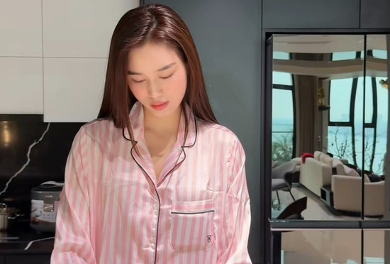 Chồng Hoa hậu Đỗ Thị Hà nói gì trong clip của vợ mà khán giả thích thú?