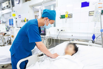 Nam sinh nguy kịch do biến chứng hiếm gặp của sốt xuất huyết