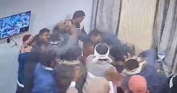 Sản phụ qua đời sau khi sinh con, người nhà vào bệnh viện đánh bác sĩ