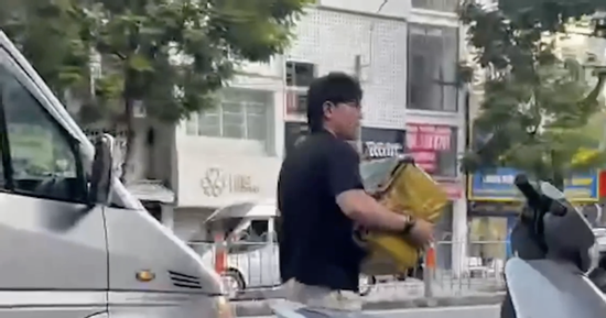 Bên trong căn phòng bí mật của trùm đường dây thuốc lá điện tử ở TPHCM