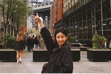 Chân dung cựu thần tượng K-pop rời showbiz để trở thành tiếp viên hàng không