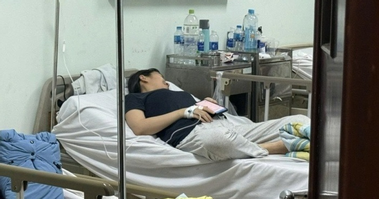 Sau bữa tiệc tất niên, 46 nhân viên một ngân hàng nhập viện gấp