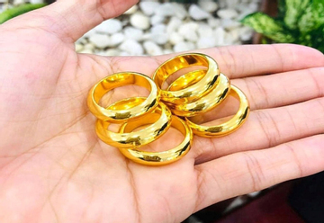 Tôi mua được 5 chỉ vàng bằng tiền làm thêm xuyên Tết 3 năm