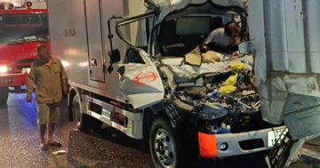 Tông liên hoàn trên cao tốc TPHCM - Long Thành, tài xế kẹt trong cabin tử vong