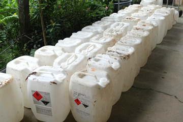 Bắt quả tang cơ sở sản xuất 60.000 lít giấm giả bằng axit công nghiệp