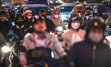 Cận Tết tắc đường khủng khiếp, đừng chạy xe ra đường chỉ để 'có gì hay thì mua'