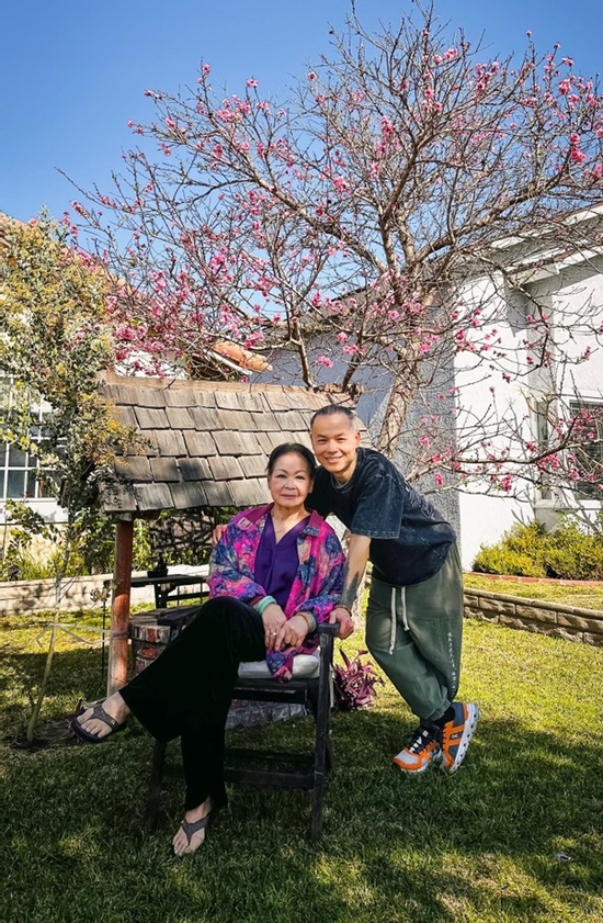 Nữ danh ca nổi tiếng sau cơn đột quỵ, cuộc sống bị 'kiểm soát' 24/24