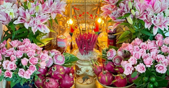 Văn khấn bao sái bát hương, rút tỉa chân nhang tại ban thờ Thần tài - Thổ địa