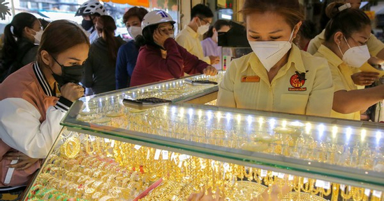 Cuối ngày 7-2, giá vàng miếng SJC cao hơn giá vàng thế giới 22 triệu đồng/lượng