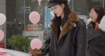 Nữ diễn viên thưởng Tết bằng ô tô cho nhân viên