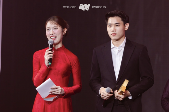 MC Khánh Vy và Đình Bắc 'bắn' tiếng Nghệ An gây sốt mạng xã hội