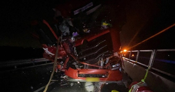 4 ô tô tông liên hoàn trên cao tốc, giao thông ùn tắc kéo dài