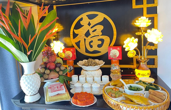 Cách đặt 3 hũ muối gạo nước trên bàn thờ