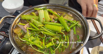 Khách Hàn mê mẩn đặc sản miền Tây kén khách ở quán 50 năm tuổi