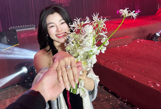 Nàng thơ 'Em và Trịnh' được cầu hôn