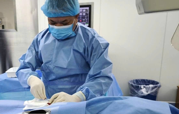 Sau va chạm ô tô, người đàn ông nguy kịch vì tự bắt xe về Hà Nội