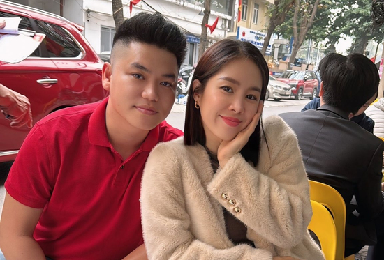 Vợ chồng Lê Phương tận hưởng không khí Tết sớm ở Hà Nội