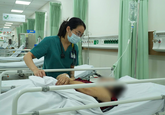 11 người nghi ngộ độc sau khi ăn bánh mì heo quay: Sở Y tế TP.HCM vào cuộc