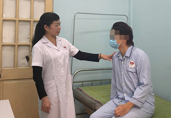 Ám ảnh mỗi lần thấy tên sếp hiện trên điện thoại và cú sốc rối loạn lo âu tuổi 35