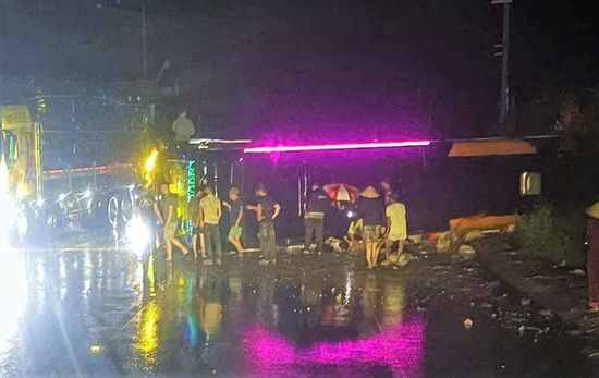 Lật xe khách trong đêm tại Gia Lai, 2 người bị thương