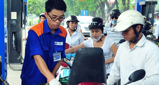 Nguy cơ giá xăng dầu tăng gây áp lực lạm phát: 3 kịch bản ứng phó