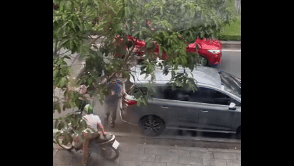 Va quẹt giao thông, rượt đuổi 'đánh hội đồng' tài xế ô tô ở TPHCM