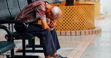 Về già mới mang 2 căn nhà tìm con để bù đắp, người cha nhận cái kết đắng ngắt