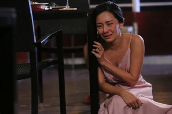 Vợ chồng tôi ngã ngửa trước hành động kỳ quái của mẹ chồng và con gấu bông