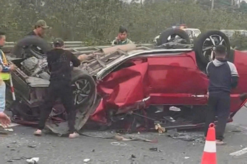 Ô tô con lật úp, “vò nát” trên cao tốc qua Ninh Bình, tài xế may mắn thoát nạn