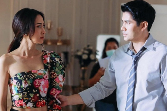 Vợ cũ gõ cửa lúc 0 giờ sáng sau một năm ly hôn, tôi choáng váng nhìn bộ dạng của cô ấy dưới ánh đèn hành lang