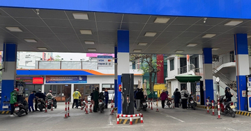 Cây xăng ở Hà Nội 'khác lạ' sau khi giá xăng dầu giảm mạnh