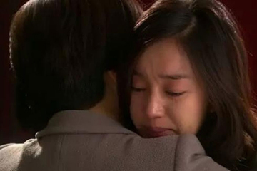 Đi liên hoan về lúc nửa đêm, tôi chết lặng thấy bóng người đàn ông lù lù đứng trong phòng khách, bật đèn lên mới rụng rời vì danh tính