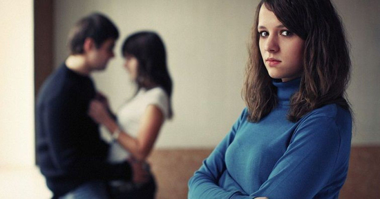 Khi chồng ngoại tình, đòn 'phản công' cao tay nhất của phụ nữ chỉ gói gọn trong 4 chữ này