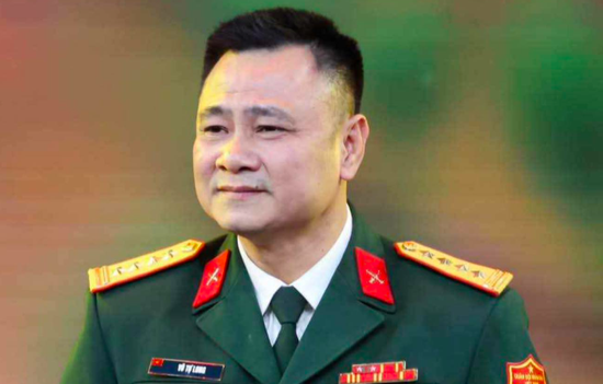 Nam nghệ sĩ từng làm thợ mộc, phụ hồ nay là Đại tá, Giám đốc