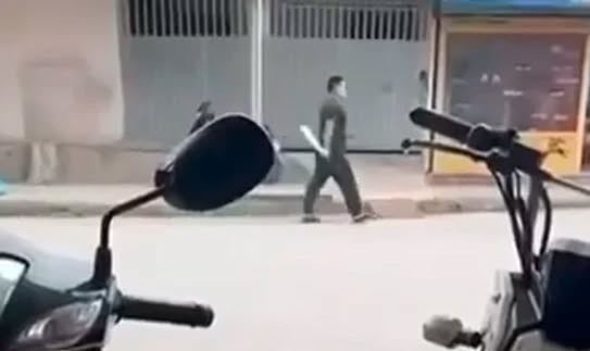 Người đàn ông bị chém trọng thương khi đang ngồi uống cà phê